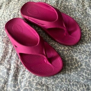 OOFOS Women’s Size 5 Pink Comfort Sandals